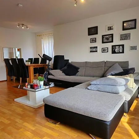 Ruhige In Guter Gegend Apartment